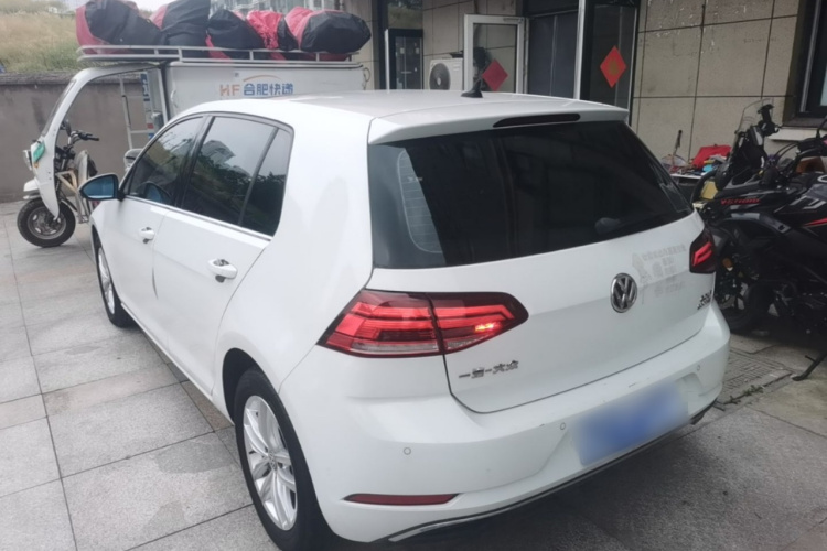 Volkswagen Golf 2019 car image #7