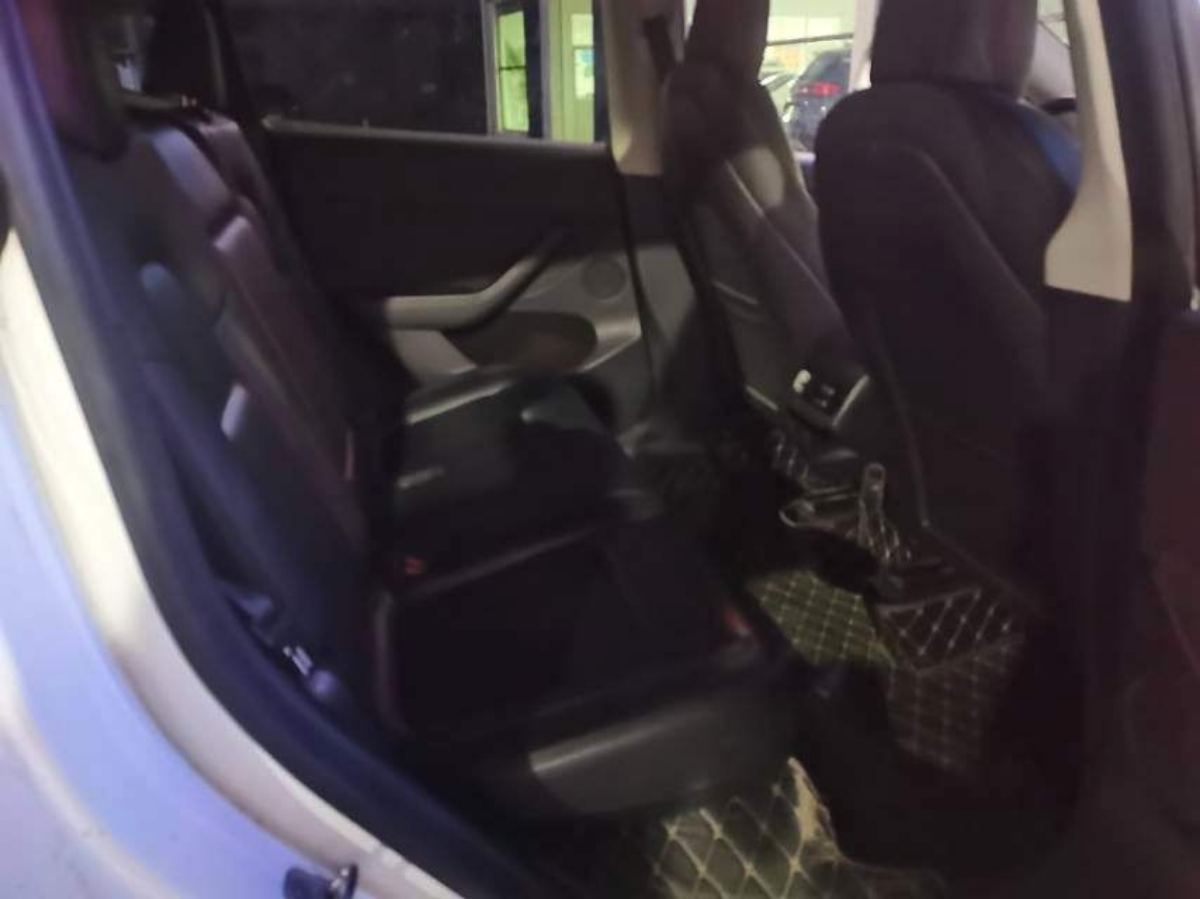 Tesla Model Y 2021 #8 Tesla Model Y 2021 car image #8