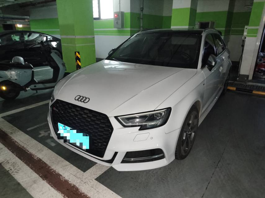 2020 immagine di auto 