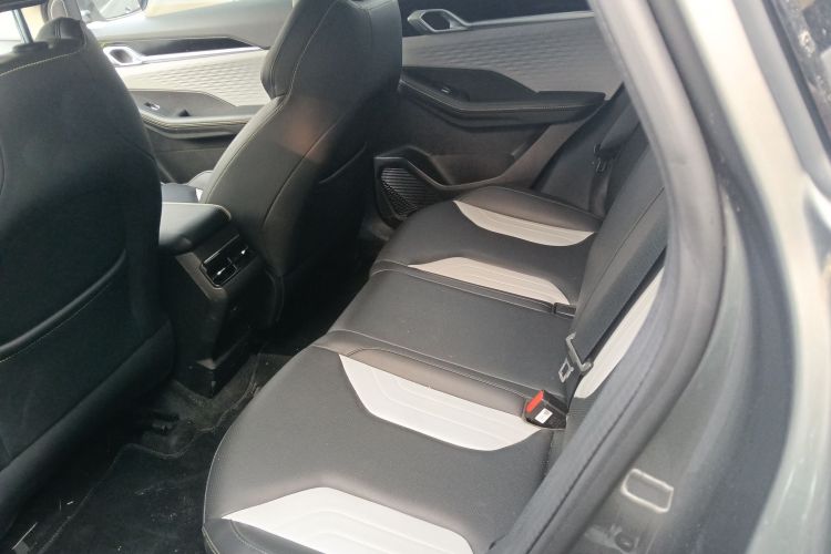 GEELY Coolray 2023 car image #17