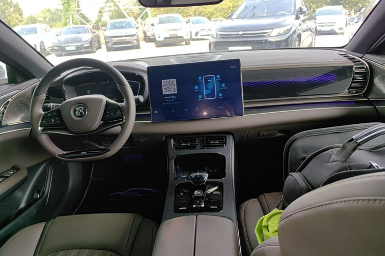 BYD Han 2021 car image #10