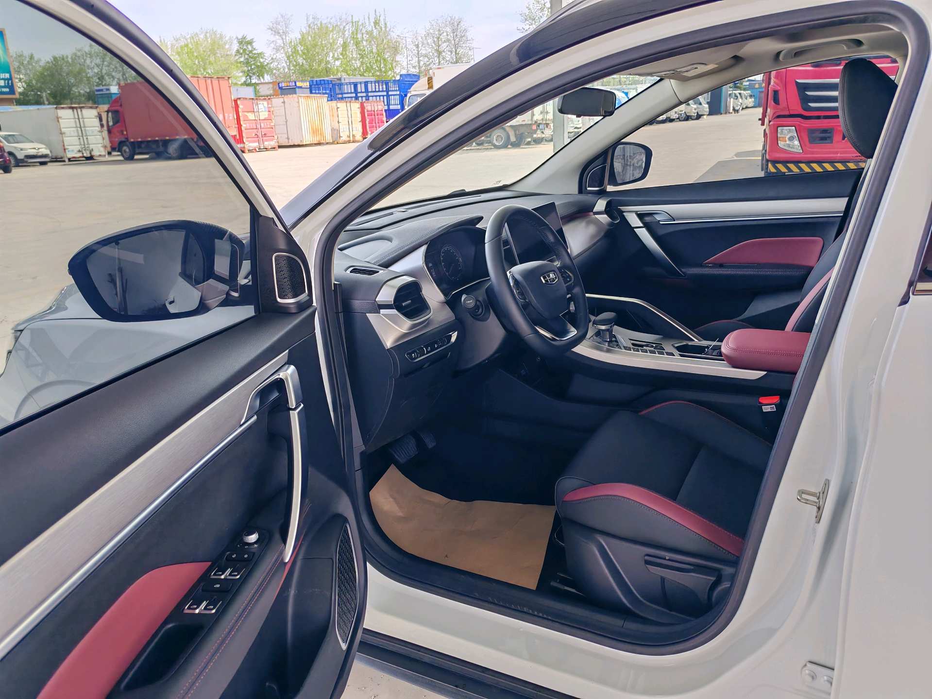 GEELY Coolray 2022 изображение автомобиля #2