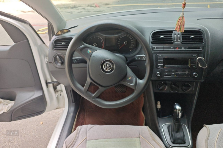 Volkswagen Polo 2018 car image #12
