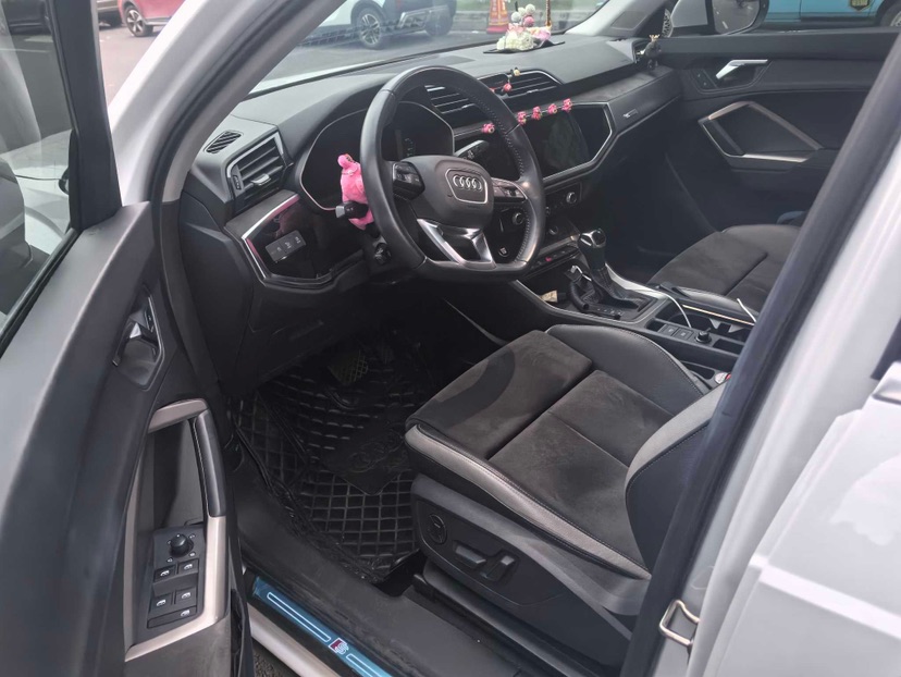 Audi Q3 2021 car image #3