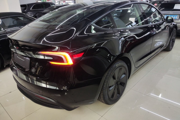 Tesla Model 3 2026 car image #7