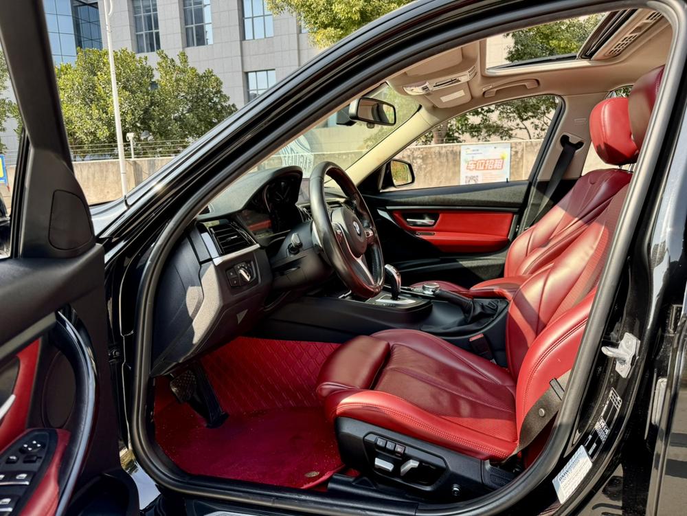 BMW 3 Series 2019 car image #11