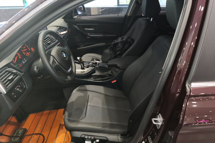 BMW 3 Series 2017 car image #15
