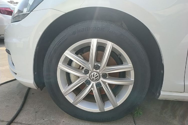 Volkswagen Golf 2019 car image #9