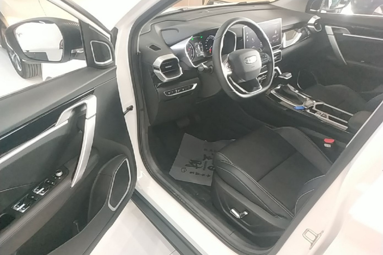 GEELY Coolray 2025 immagine di auto #16