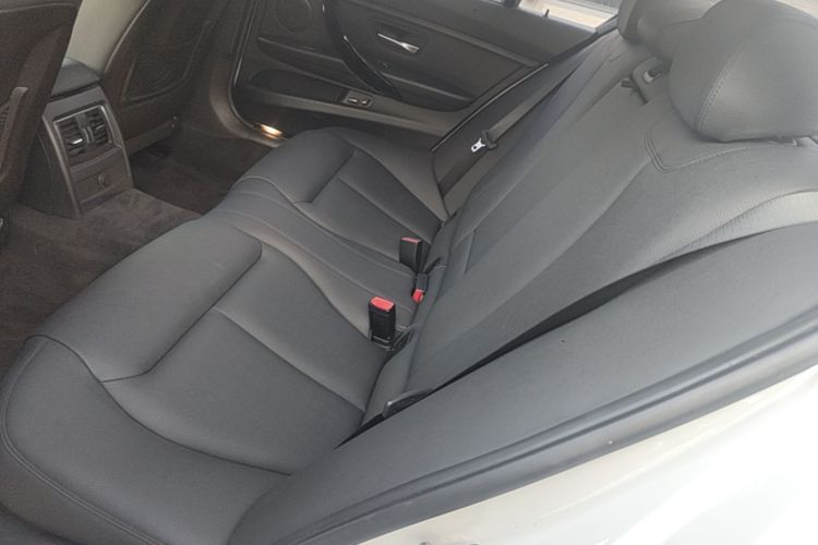 BMW 3 Series 2016 car image #17