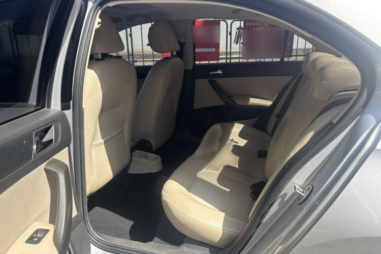 Skoda Rapid 2017 image de voiture #15
