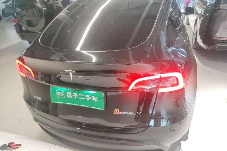 Tesla Model Y 2022 #4 Tesla Model Y 2022 car image #4