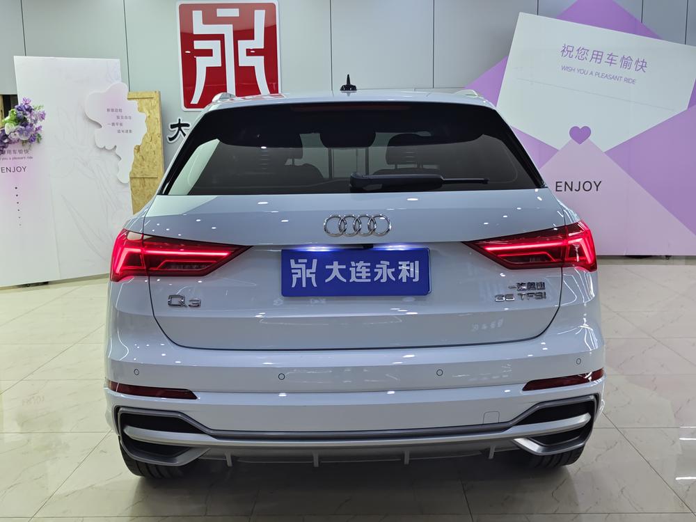 Audi Q3 2023 car image #6
