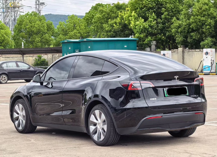 Tesla Model Y 2022 car image #4
