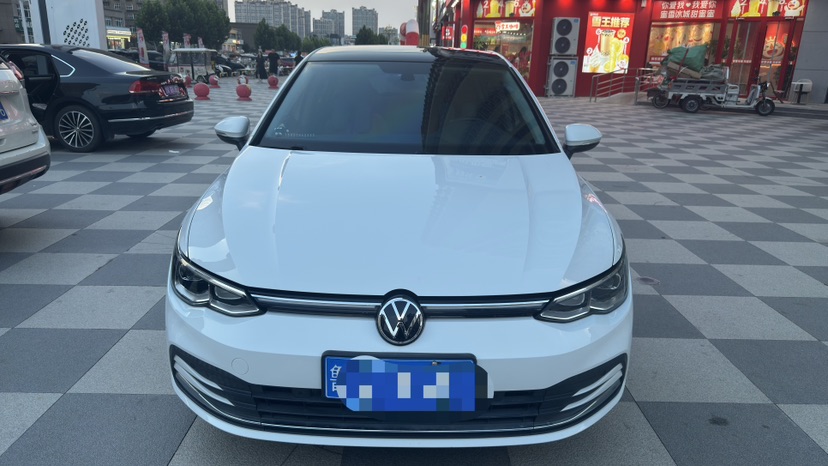 Volkswagen Golf 2021 car image #2