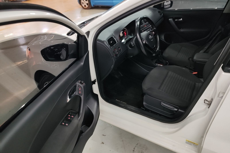 Volkswagen Polo 2016 #16 Volkswagen Polo 2016 car image #16