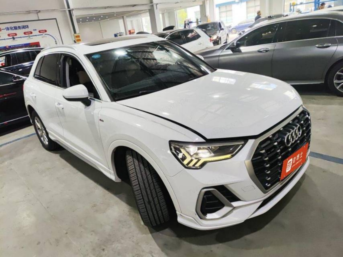 Audi Q3 2019 car image #4
