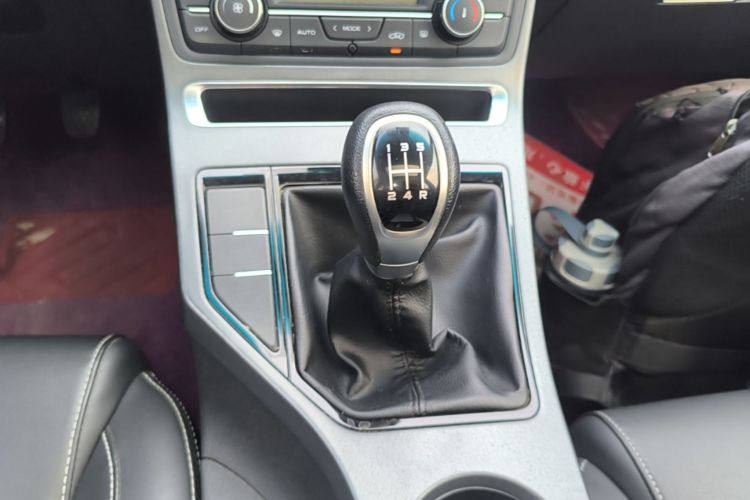 GEELY Emgrand 2019 #14 GEELY Emgrand 2019 car image #14