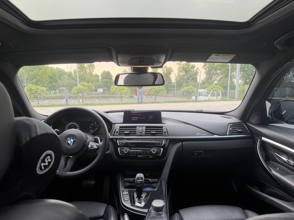BMW 3 Series 2019 immagine di auto #9