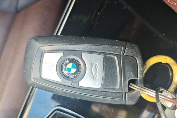 BMW 3 Series 2018 #9 BMW 3 Series 2018 car image #9