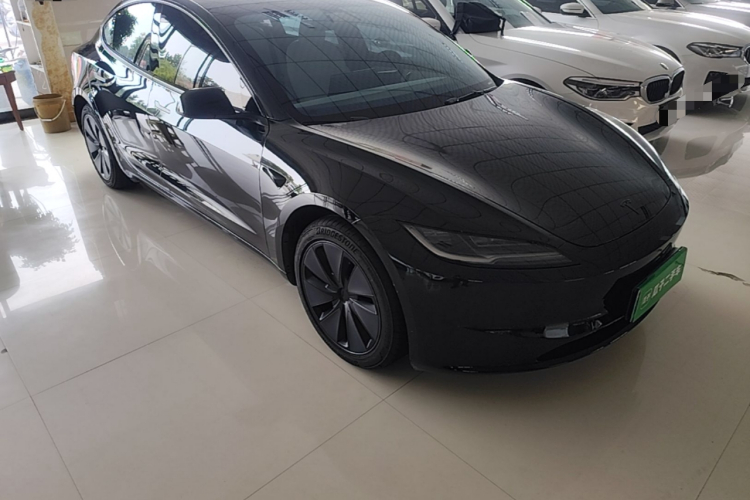 Tesla Model 3 2026 immagine di auto #6