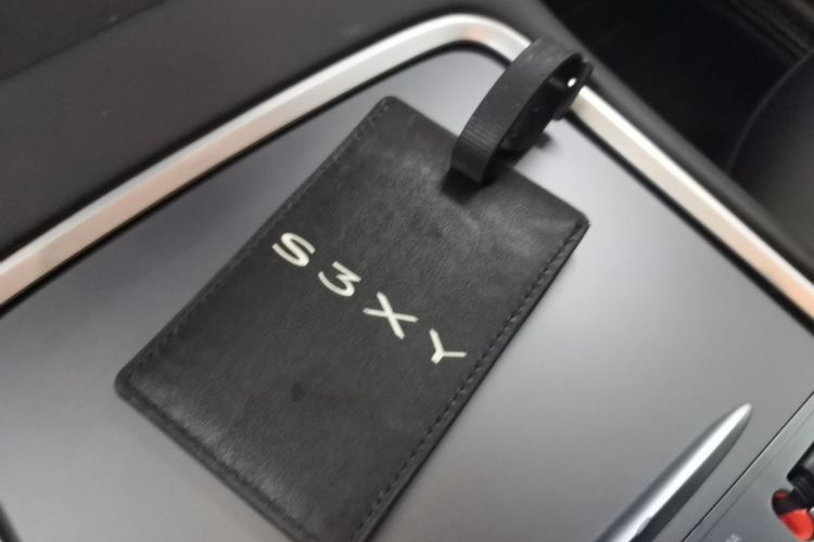 Tesla Model Y 2023 car image #9