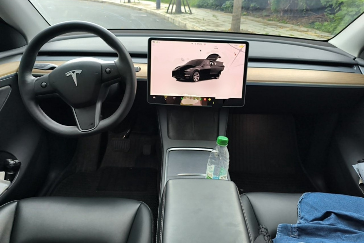 Tesla Model Y 2022 #7 Tesla Model Y 2022 car image #7