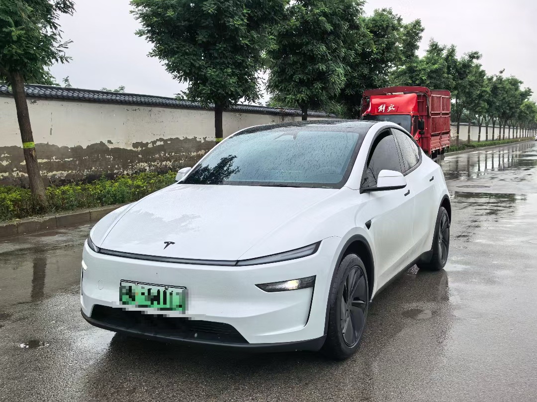 Tesla Model Y 2026 car image 