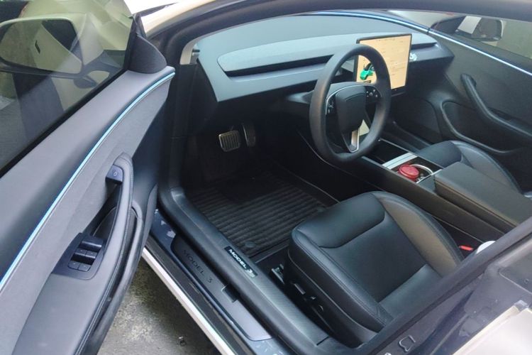 Tesla Model 3 2024 car image #16