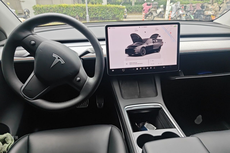 Tesla Model Y 2024 #11 Tesla Model Y 2024 car image #11