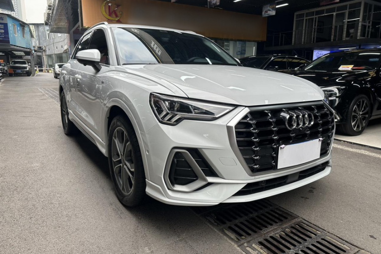 Audi Q3 2022 car image #6