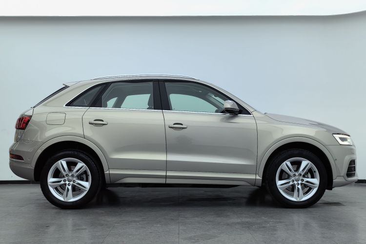 Audi Q3 2017 car image #8