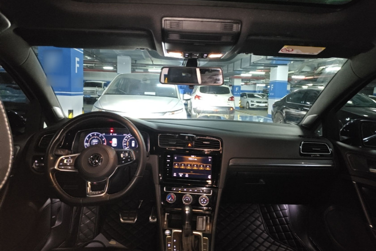 Volkswagen Golf 2020 car image #10