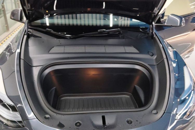 Tesla Model Y 2024 car image #22