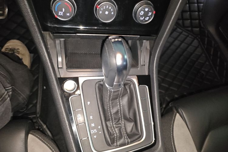 Volkswagen Golf 2020 car image #14