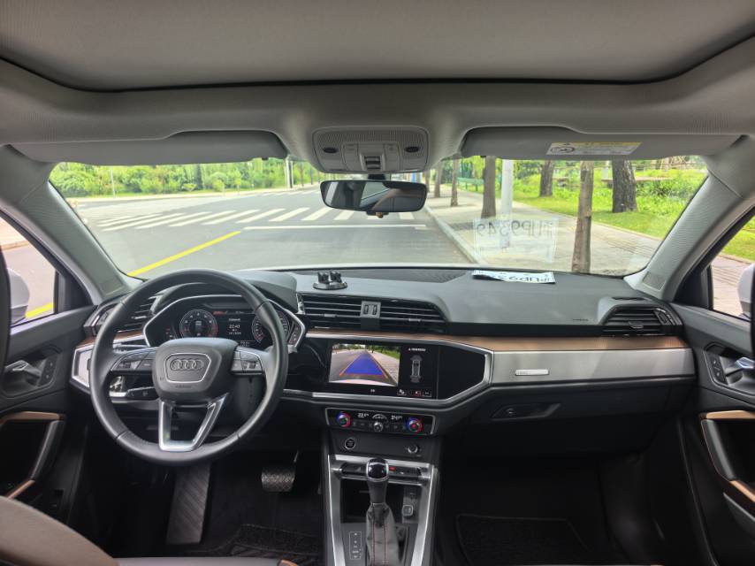 Audi Q3 2021 car image #5