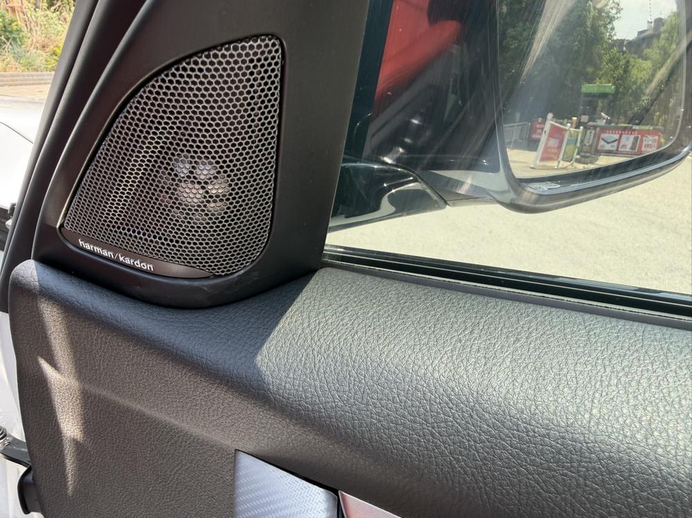 BMW 3 Series 2019 car image #8