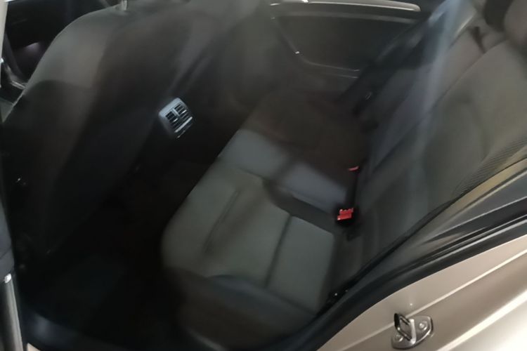 Volkswagen Golf 2015 car image #17