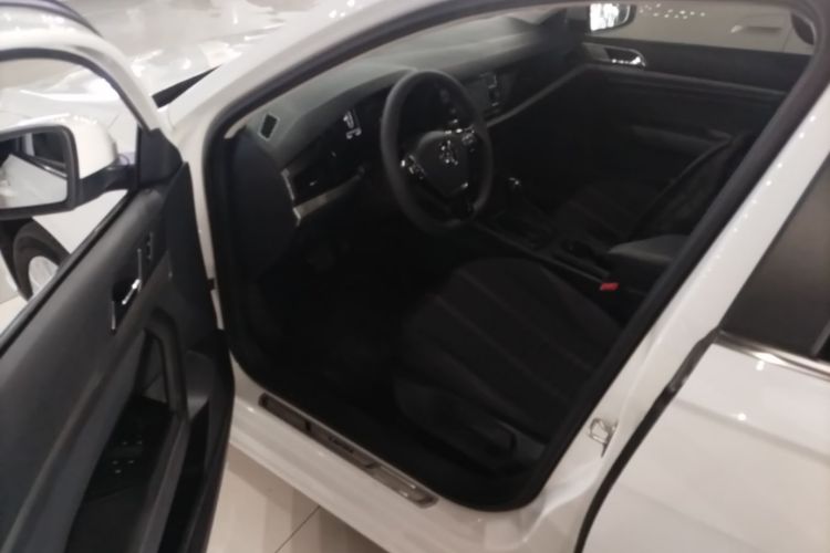 Volkswagen Lavida 2019 car image #16
