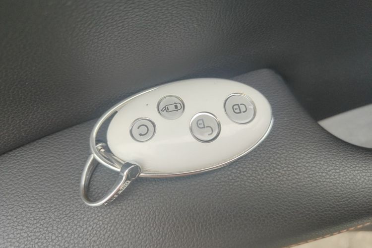 BYD Yuan 2018 #14 BYD Yuan 2018 car image #14