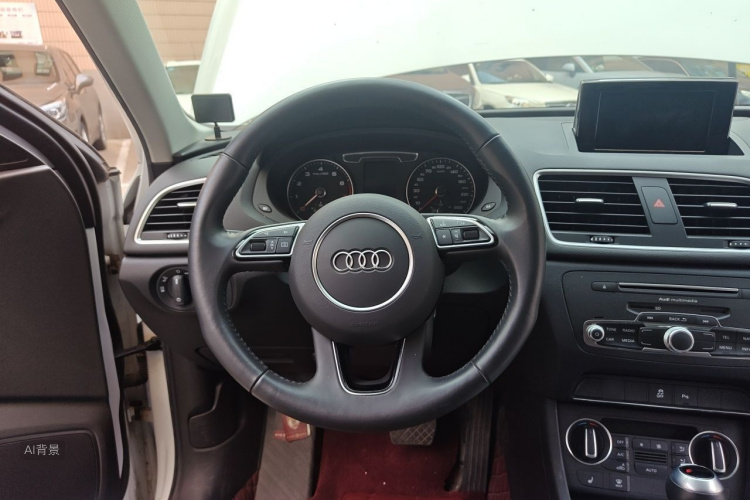 Audi Q3 2018 car image #12