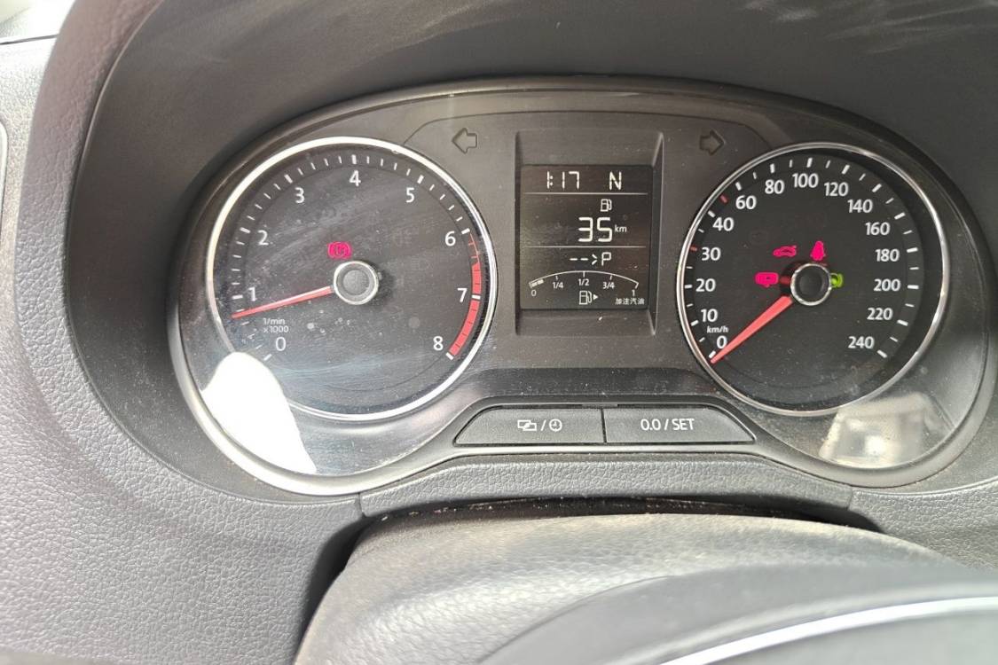 Volkswagen Polo 2018 car image #24