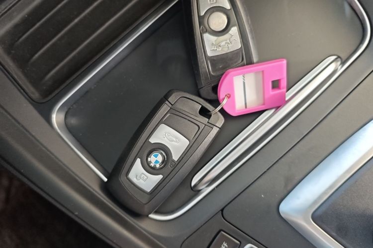 BMW 3 Series 2017 car image #14