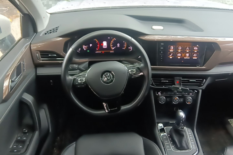 Volkswagen Tharu 2020 car image #12