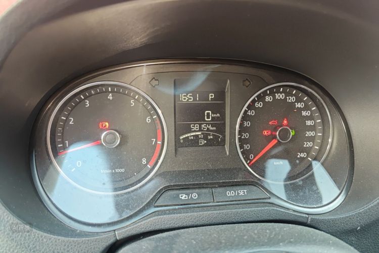 Volkswagen Polo 2015 car image #13