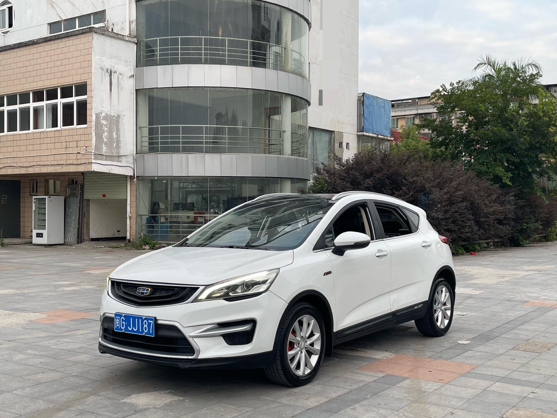 GEELY Emgrand GS 2018 GEELY Emgrand GS 2018 صورة سيارة
