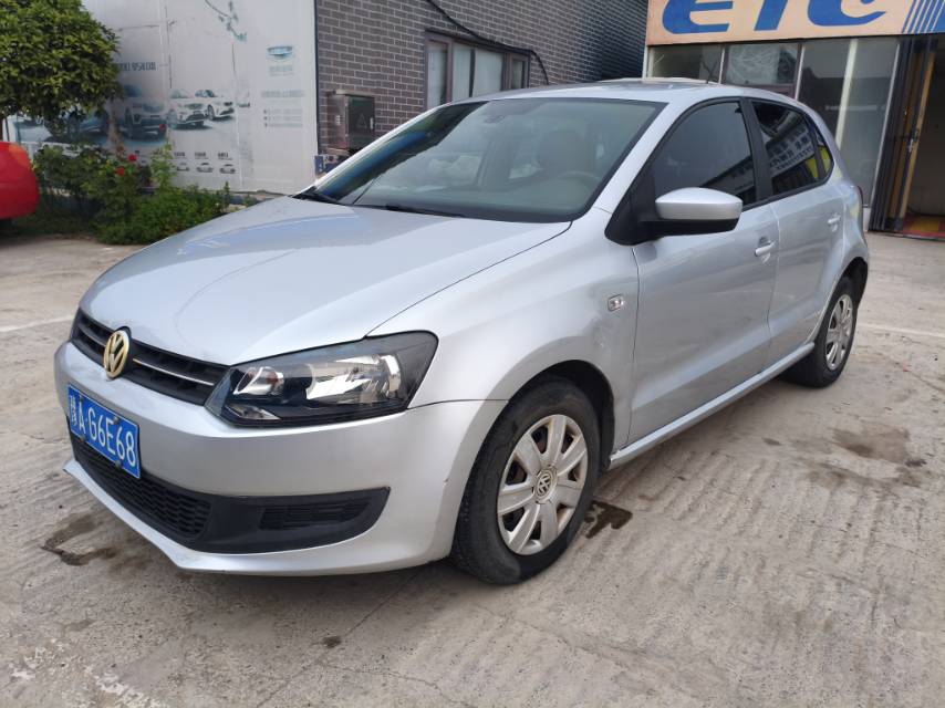 Volkswagen Polo 2014 car image 