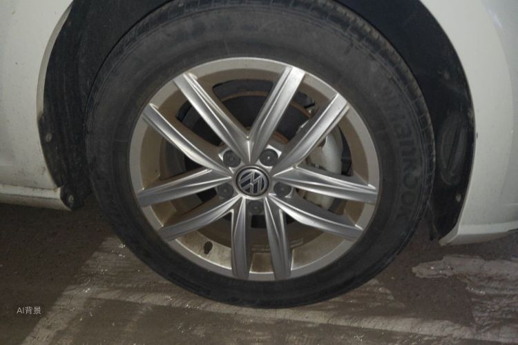 Volkswagen Golf 2020 car image #9