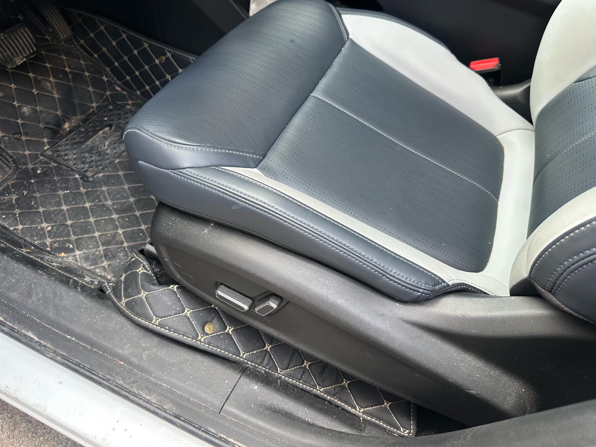 GEELY Boyue L 2025 صورة سيارة #4