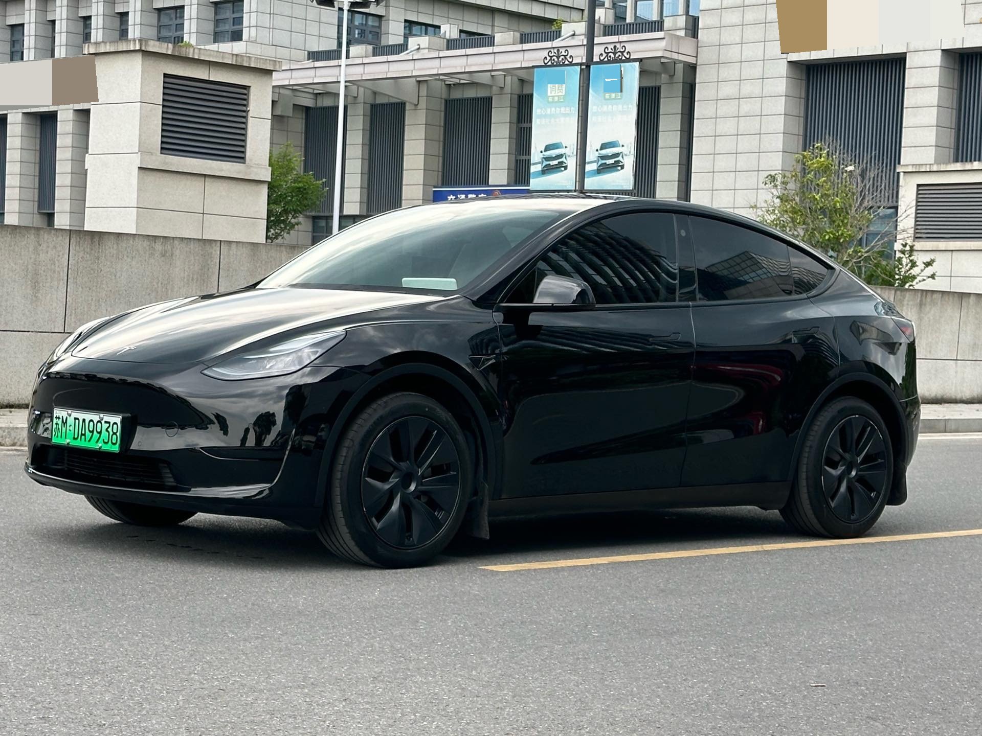 Tesla Model Y 2024 car image 